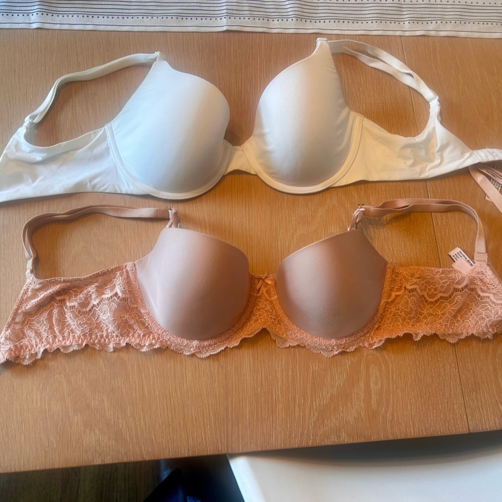 Set of 2 Victoria's Secret Lace and Smooth Bras